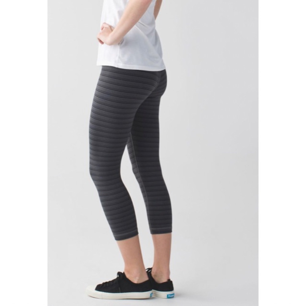 Lululemon Wunder Under Crop II (Textured Stripe Slate Deep Coal)